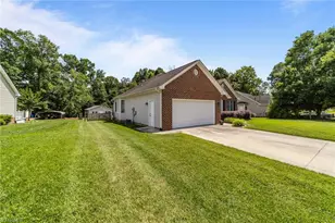 2392 Willowview Dr, Graham, NC 27253 - Photo 3