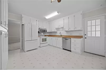 1100 Kingswood Drive, Kernersville, NC 27284 - Photo 9