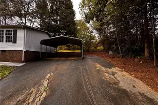 181 Fox Walk Ln, Pilot Mountain, NC 27041 - Photo 3