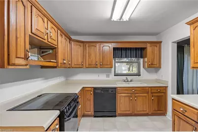 5807 Woodcliff Drive, Greensboro, NC 27410 - Photo 11