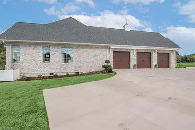 202 Canterbury Drive, North Wilkesboro, NC 28659 - Photo 3