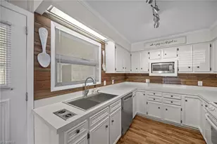 2323 Pineview Dr, Burlington, NC 27215 - Photo 15