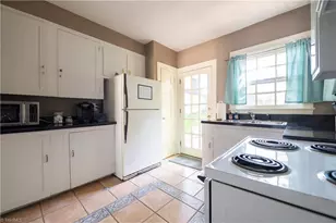 2029 Walker Ave, Greensboro, NC 27403 - Photo 17