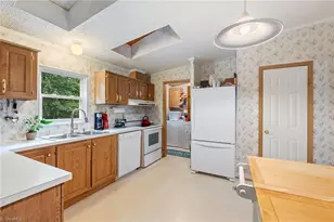 5519 Bridgeway Dr, Greensboro, NC 27406 - Photo 11