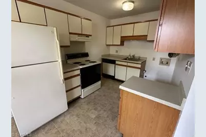 3830 Country Club Road #L, Winston-Salem, NC 27104 - Photo 5