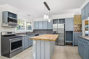 2608 Stratford Dr, Greensboro, NC 27408 - Photo 9