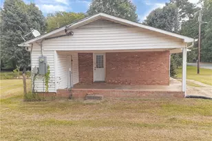 305 Broad St, Reidsville, NC 27320 - Photo 3