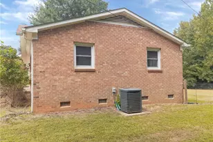 305 Broad St, Reidsville, NC 27320 - Photo 7