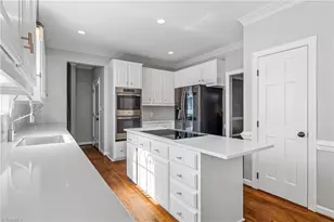 1203 Westminster Dr, Greensboro, NC 27410 - Photo 9