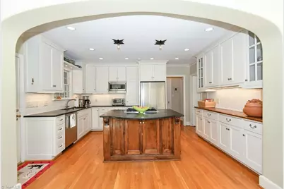 223 E Avondale Drive, Greensboro, NC 27403 - Photo 9