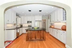 223 E Avondale Dr, Greensboro, NC 27403 - Photo 9