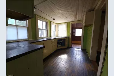 105 Academy Street, Madison, NC 27025 - Photo 11