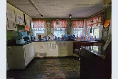 105 Academy Street, Madison, NC 27025 - Photo 5