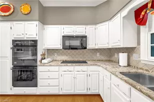 3659 Cherry Hill Dr, Greensboro, NC 27410 - Photo 15