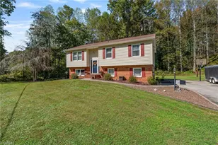 328 Country Club Rd, Wilkesboro, NC 28697 - Photo 3