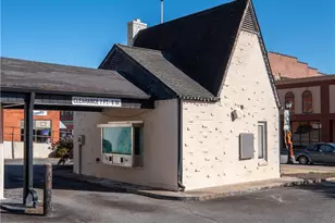 202 W Main St, Elkin, NC 28621 - Photo 7