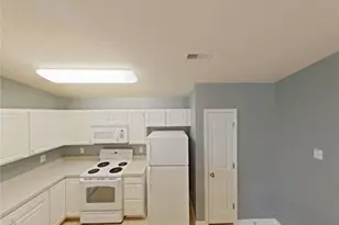 4325 Cedarcroft Ct, Greensboro, NC 27409 - Photo 3