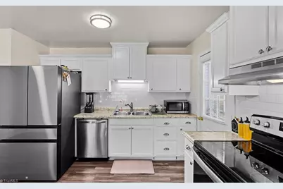 809 Daleview Place, Greensboro, NC 27406 - Photo 5