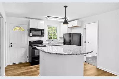 1423 E Commerce Avenue, High Point, NC 27260 - Photo 9