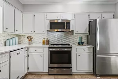 1004 Sherwood Drive, Burlington, NC 27215 - Photo 9