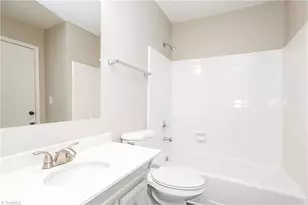 4805 Yorkwood Dr, Greensboro, NC 27407 - Photo 9