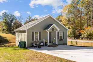 102 E Gene Hairston St, Madison, NC 27025 - Photo 3