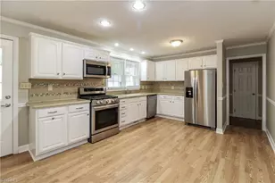 2910 Shamrock Dr, Greensboro, NC 27408 - Photo 5