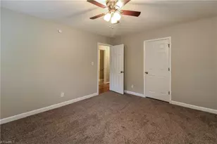2910 Shamrock Dr, Greensboro, NC 27408 - Photo 9