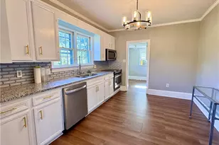 531 Elk Spur St, Elkin, NC 28621 - Photo 5