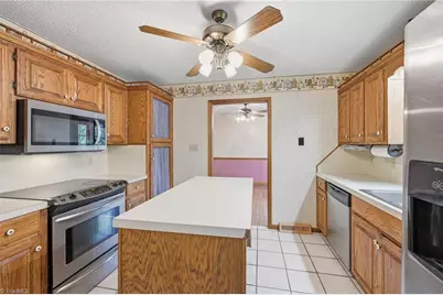 405 Oak Street, East Bend, NC 27018 - Photo 9