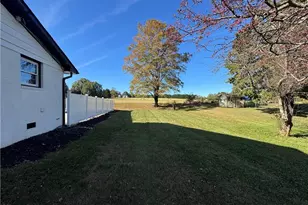 209 Freeman St, Dobson, NC 27017 - Photo 5