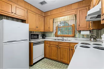 1267 Westview Terrace, Burlington, NC 27215 - Photo 15