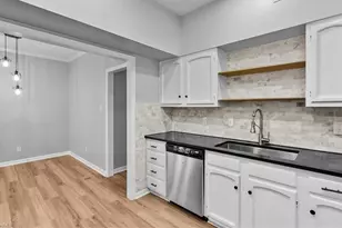 6 Fountain View Cir, Greensboro, NC 27405 - Photo 9