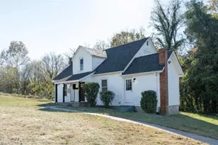 301 Brown St, Thomasville, NC 27360 - Photo 3