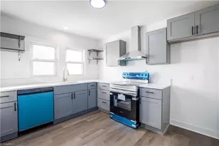 301 Brown St, Thomasville, NC 27360 - Photo 9