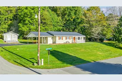 608 Mountain Avenue, West Jefferson, NC 28694 - Photo 3