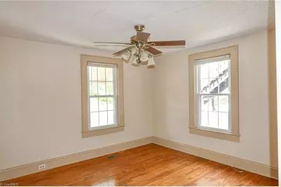 2036 1st Avenue SW, Hickory, NC 28602 - Photo 11