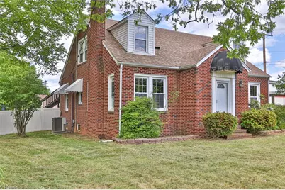 2036 1st Avenue SW, Hickory, NC 28602 - Photo 3