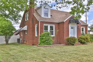 2036 1st Ave SW, Hickory, NC 28602 - Photo 3