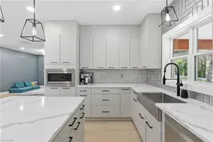 4228 Starmount Dr, Greensboro, NC 27410 - Photo 9