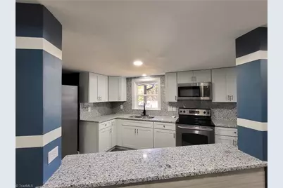 9238 Glen Cross Drive, Kernersville, NC 27284 - Photo 13