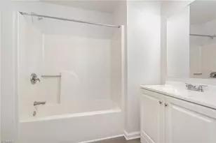 7 Queenanne Ct, Greensboro, NC 27406 - Photo 13