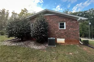 240 Oakcrest Dr, Madison, NC 27025 - Photo 25