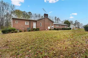 658 N Minton Rd, Wilkesboro, NC 28697 - Photo 5