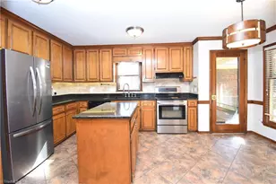 422 Wildwood Ln, Graham, NC 27253 - Photo 3