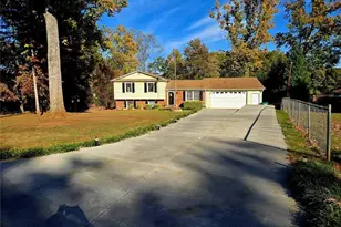 206 Bessemer Ct, King, NC 27021 - Photo 3