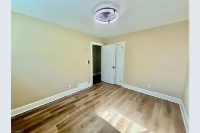 5010 N Cherry Street, Winston-Salem, NC 27101 - Photo 17