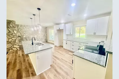5010 N Cherry Street, Winston-Salem, NC 27101 - Photo 11