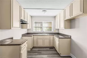 4059 Village Pl, Winston-Salem, NC 27127 - Photo 7