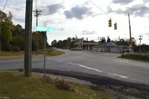 4001 Hicone Rd, Greensboro, NC 27405 - Photo 15